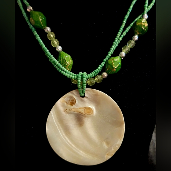 Painted Butterfly Abalone Shell Beaded Necklace - Picture 4 of 4